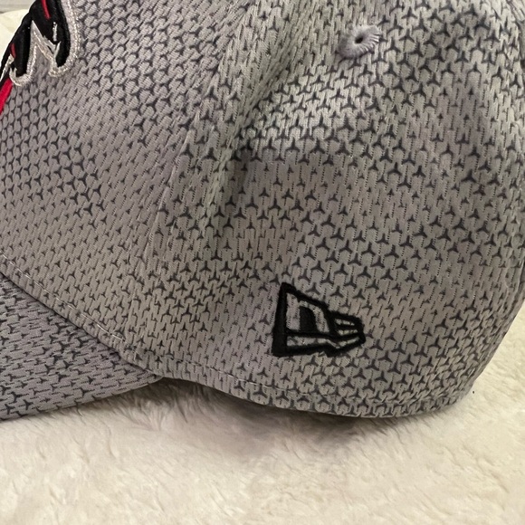 New Era Atlanta Falcons 39THIRTY Hat NFL On-Field Training Camp Cap - L/XL, NWT - Picture 4 of 6